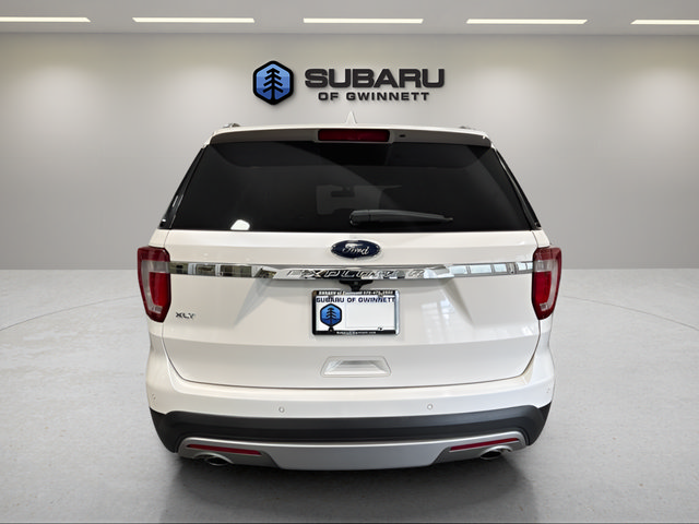 Used 2017 Ford Explorer XLT w/ Equipment Group 202A FWD image 4