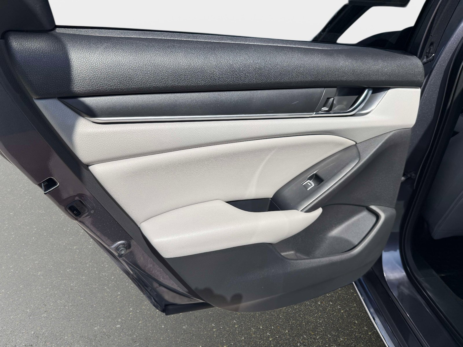 Used 2020 Honda Accord EX image 11