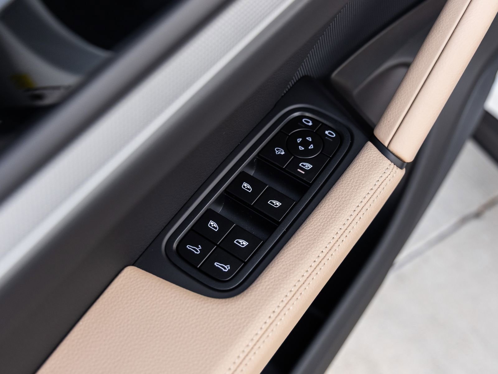 Certified 2026 Porsche Cayenne AWD/4WD image 22