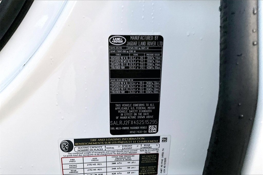 New 2025 Land Rover Discovery S image 8