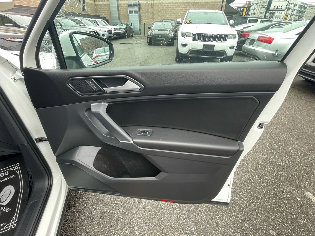 Used 2018 Volkswagen Tiguan SEL image 21