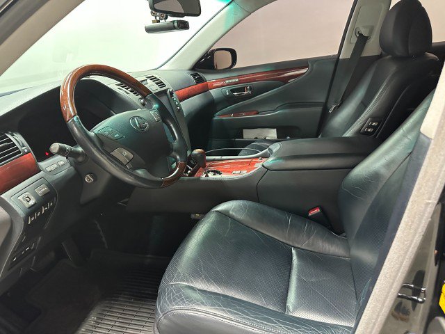 Used 2011 Lexus LS 460 w/ Comfort Pkg RWD image 18