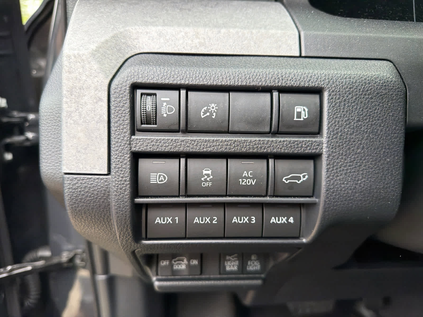 Used 2025 Toyota 4Runner Trailhunter AWD/4WD image 18
