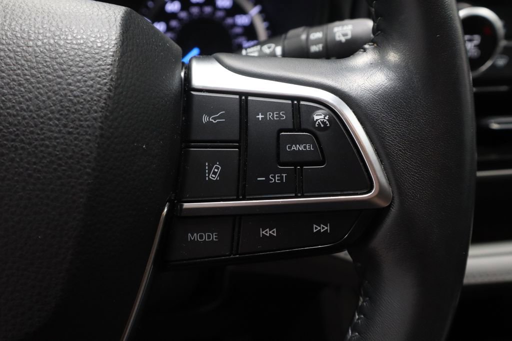 Used 2021 Toyota Highlander LE image 30