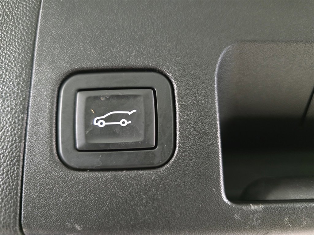 Used 2018 Cadillac XT5 Luxury image 16