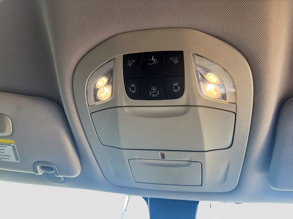 Used 2019 Chrysler Pacifica Touring-L image 29