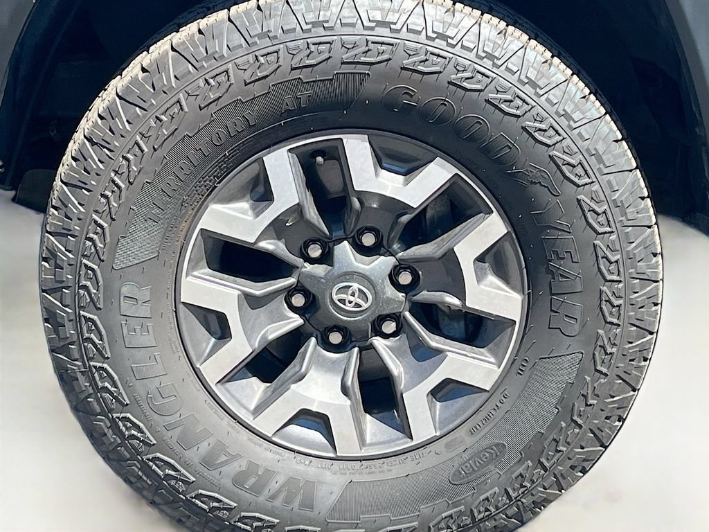 Used 2023 Toyota Tacoma TRD Off-Road w/ Advanced Technology Package AWD/4WD image 28