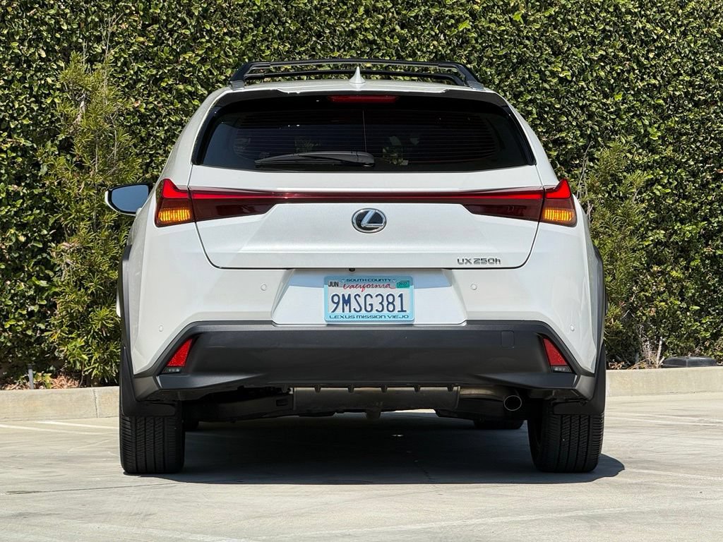 Certified 2024 Lexus UX 250h FWD image 12
