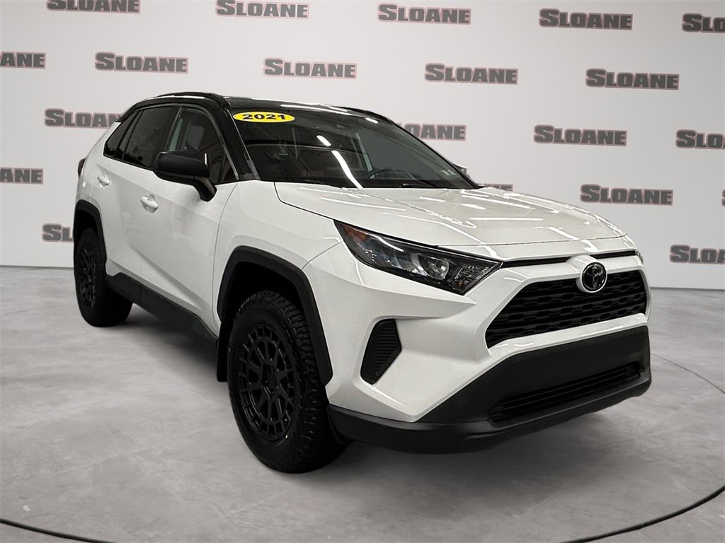 Used 2021 Toyota RAV4 LE image 7