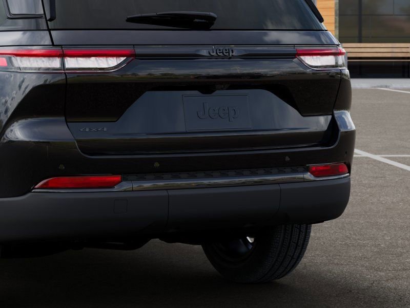 Used 2025 Jeep Grand Cherokee Limited image 13