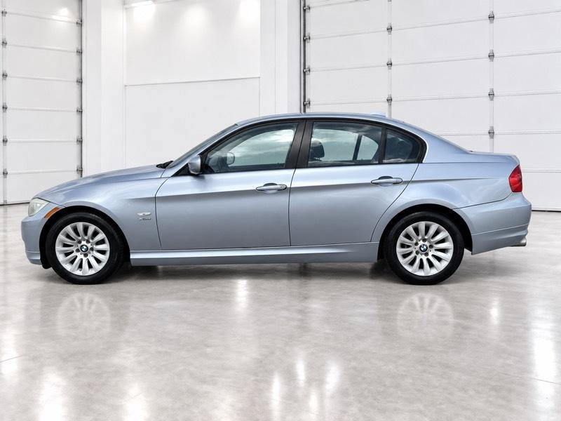 Used 2009 BMW 328i xDrive Sedan AWD/4WD image 2