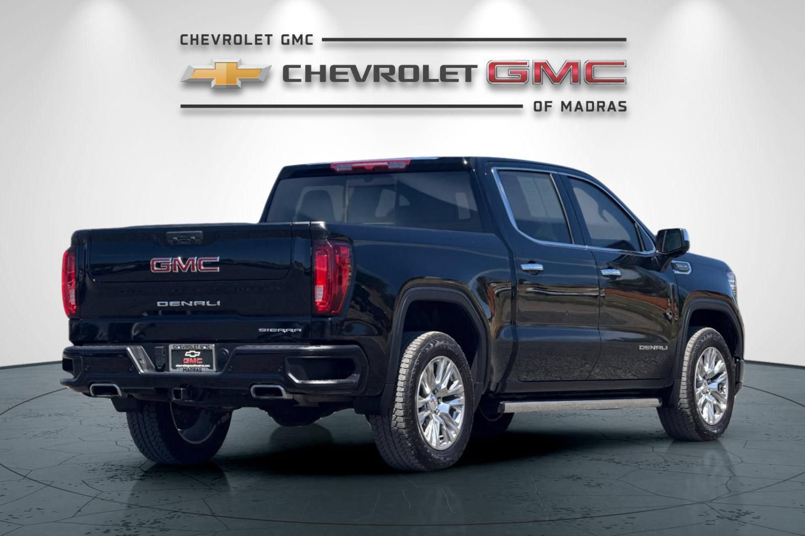 Used 2025 GMC Sierra 1500 Denali AWD/4WD image 3