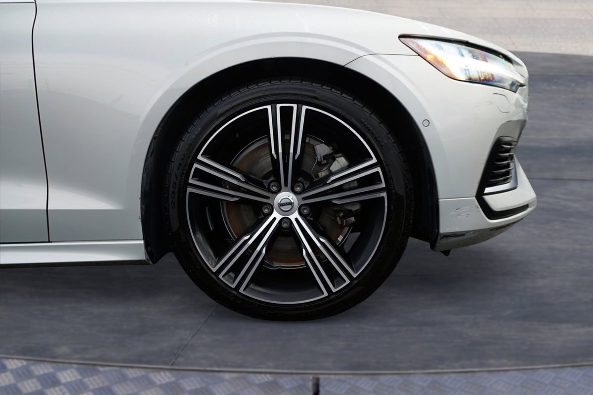 Used 2022 Volvo S60 T8 Inscription image 3