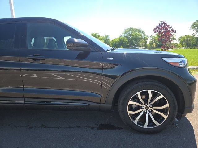 Used 2022 Ford Explorer ST-Line w/ Class IV Trailer Tow Package AWD/4WD image 4
