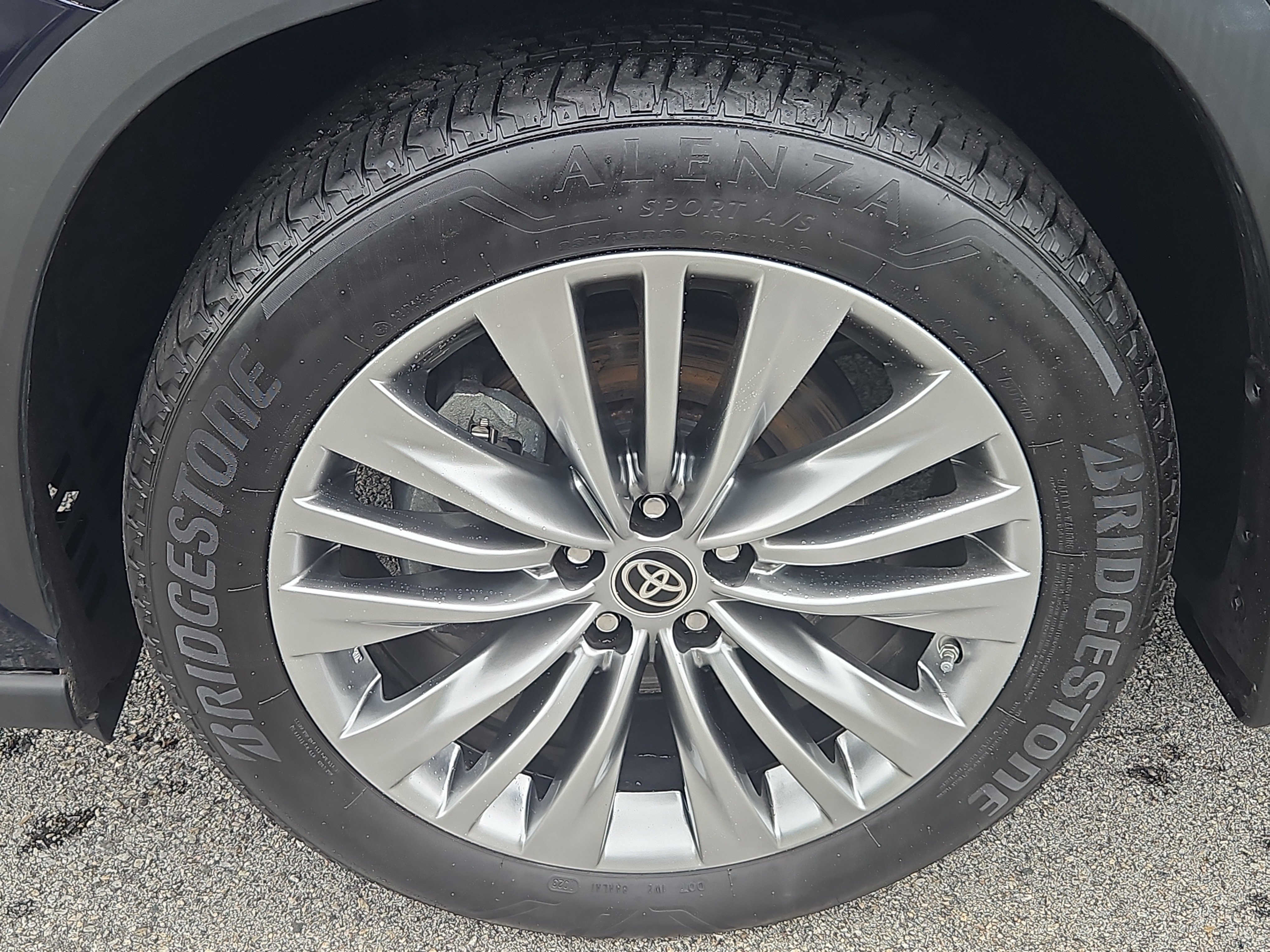 Used 2023 Toyota Highlander Platinum AWD/4WD image 4