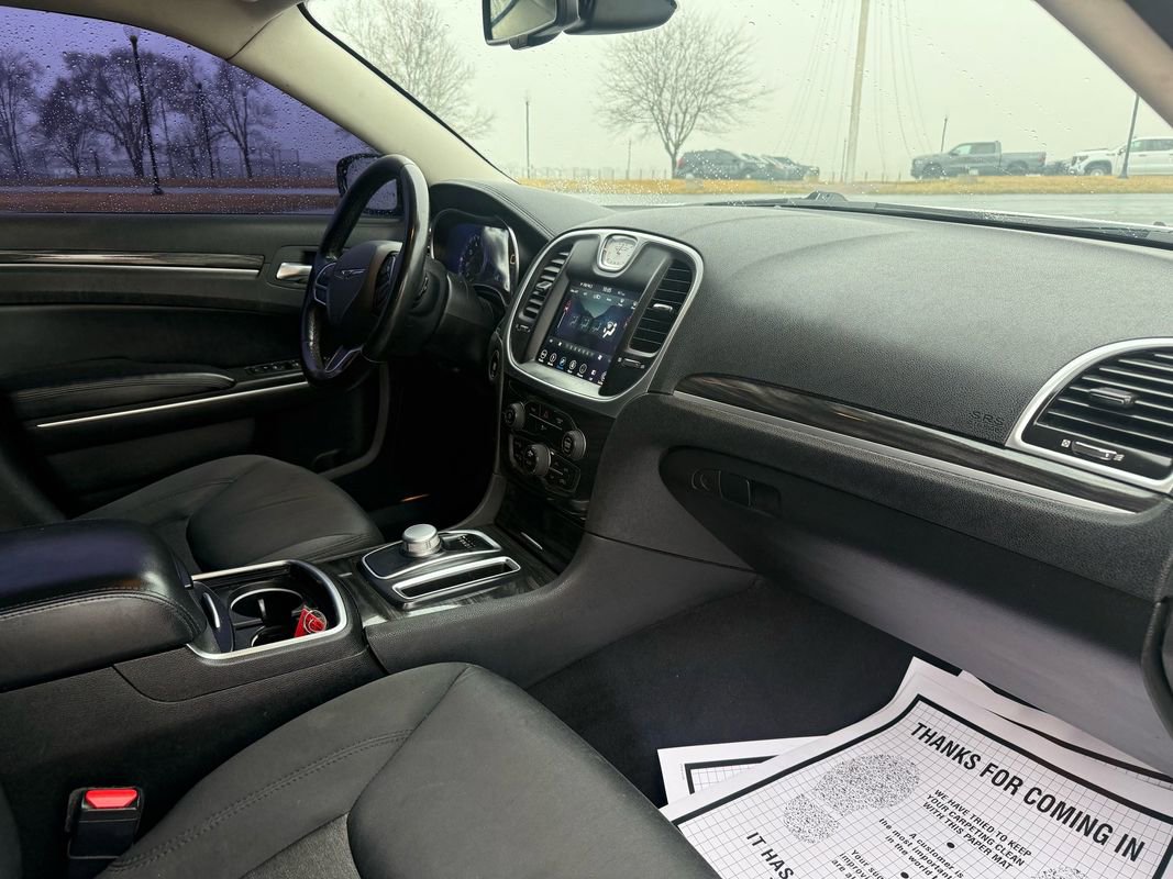 Used 2019 Chrysler 300 Touring w/ Chrome Appearance Package image 14