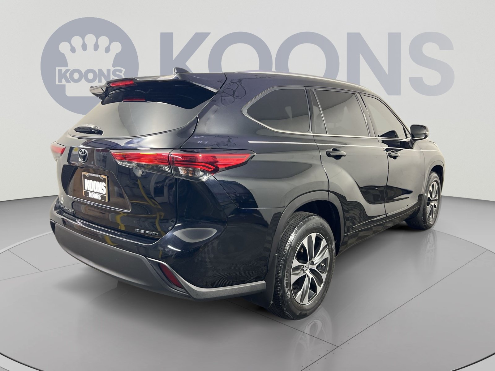 Used 2020 Toyota Highlander XLE AWD/4WD image 7
