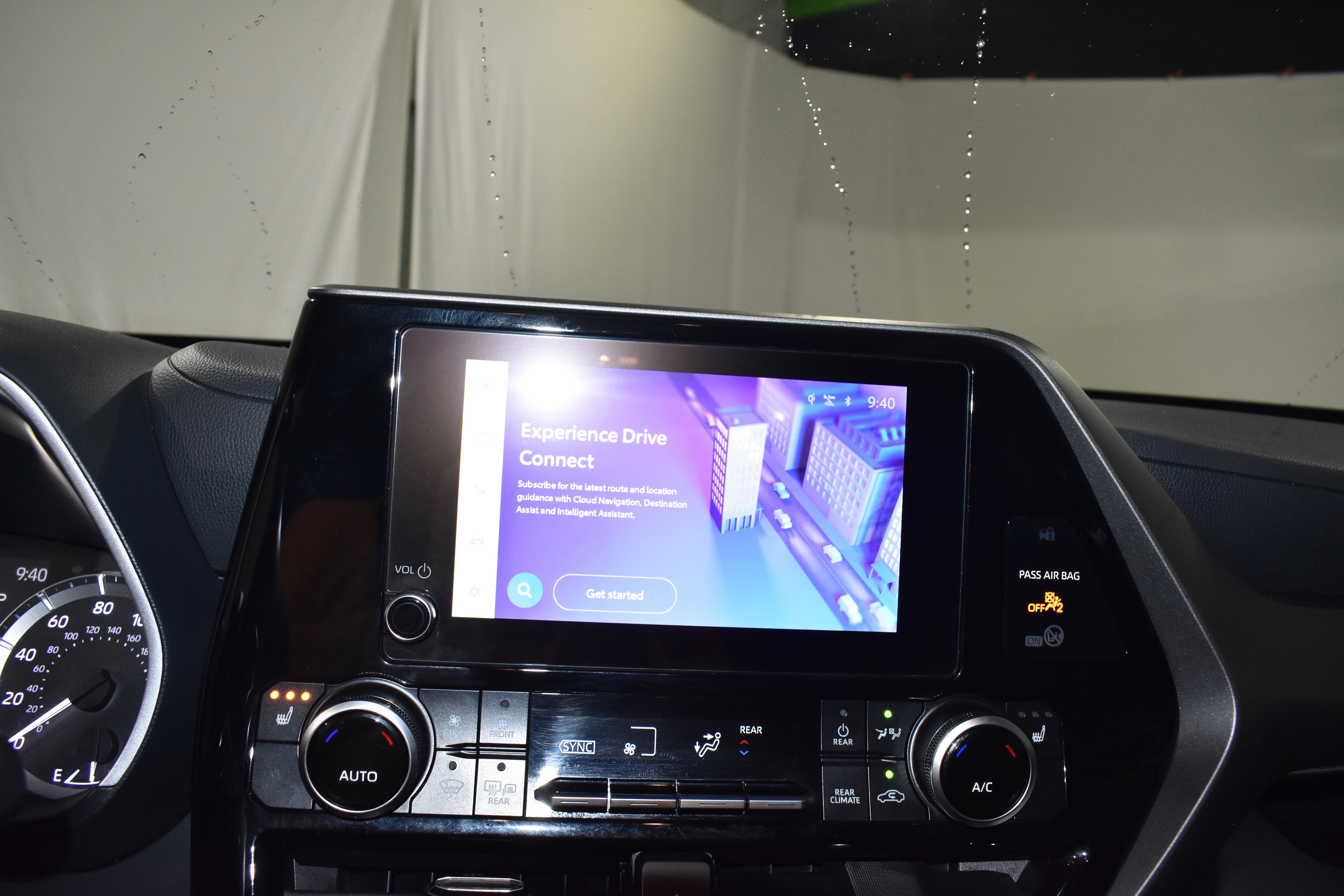 Used 2025 Toyota Highlander XLE FWD image 16