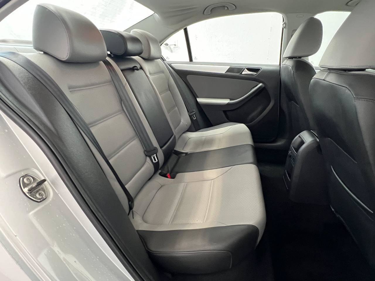 Used 2013 Volkswagen Jetta Hybrid Sedan FWD image 14