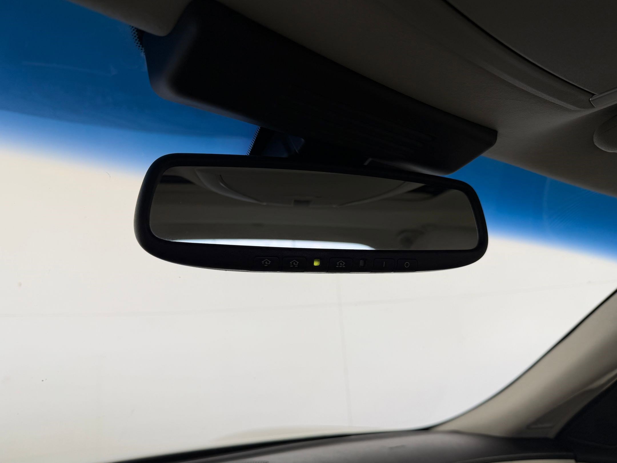 Used 2011 INFINITI M56 w/ Deluxe Touring Pkg image 18