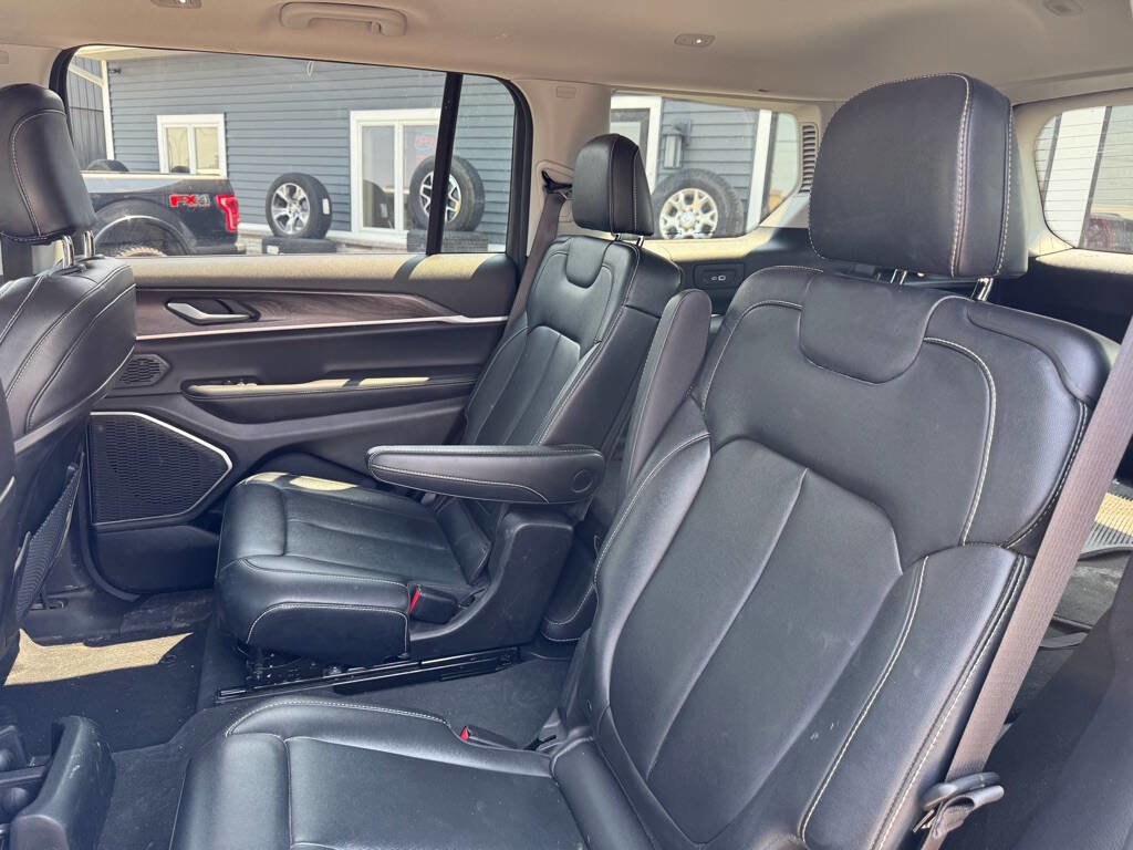 Used 2023 Jeep Grand Cherokee L Limited image 16
