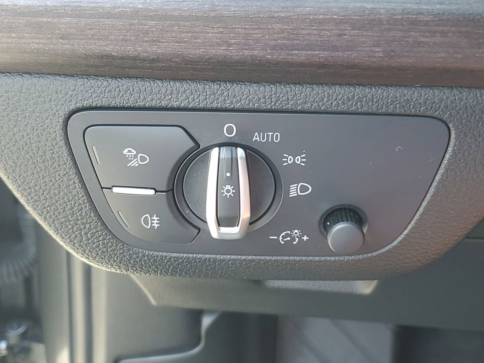 Used 2025 Audi Q5 e Premium Plus w/ Premium Plus Package image 25