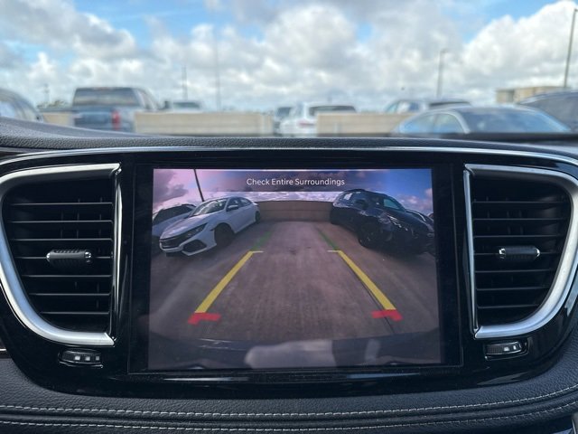 Used 2023 Chrysler Pacifica Limited image 20