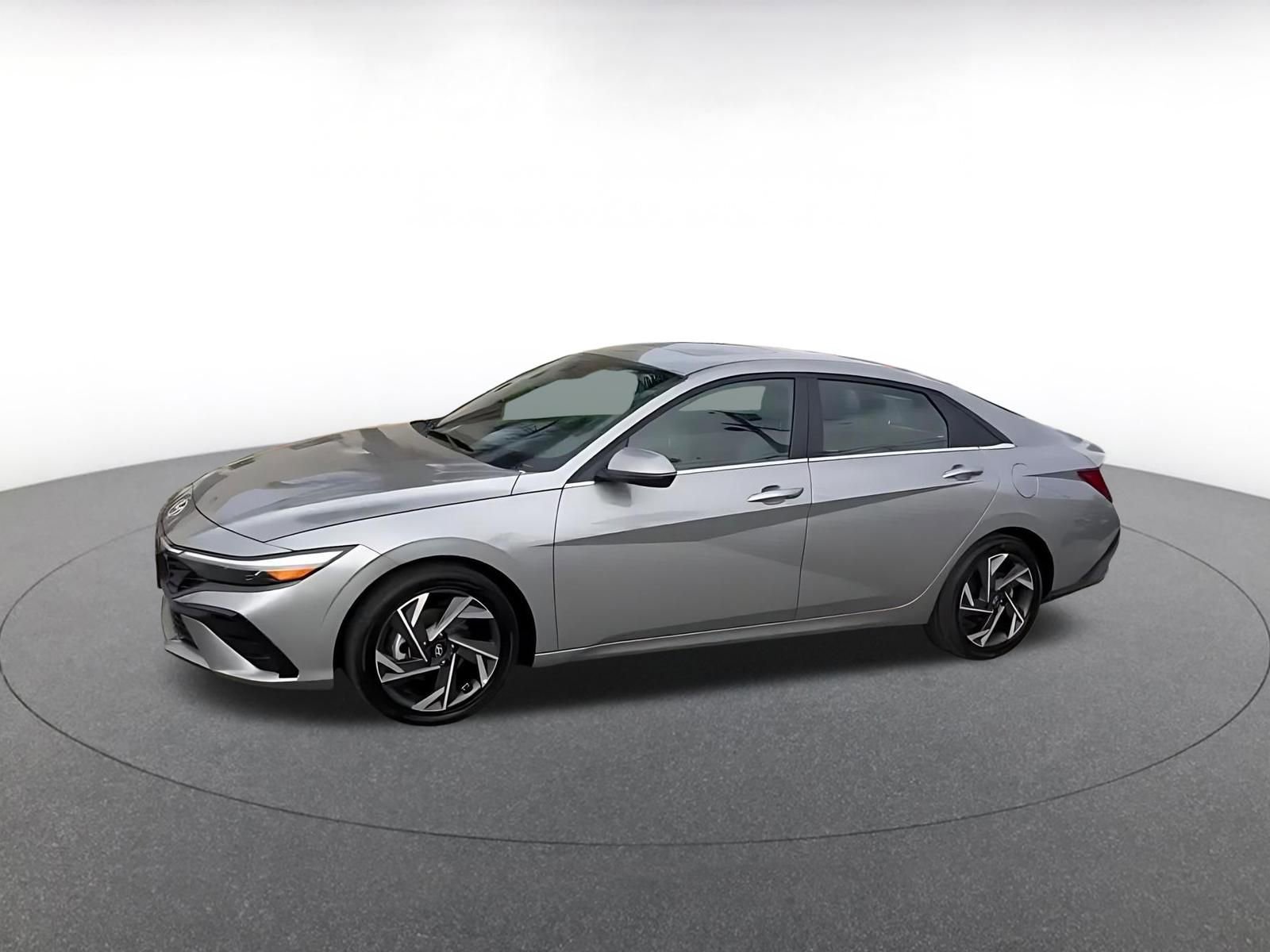 Used 2025 Hyundai Elantra Limited image 9