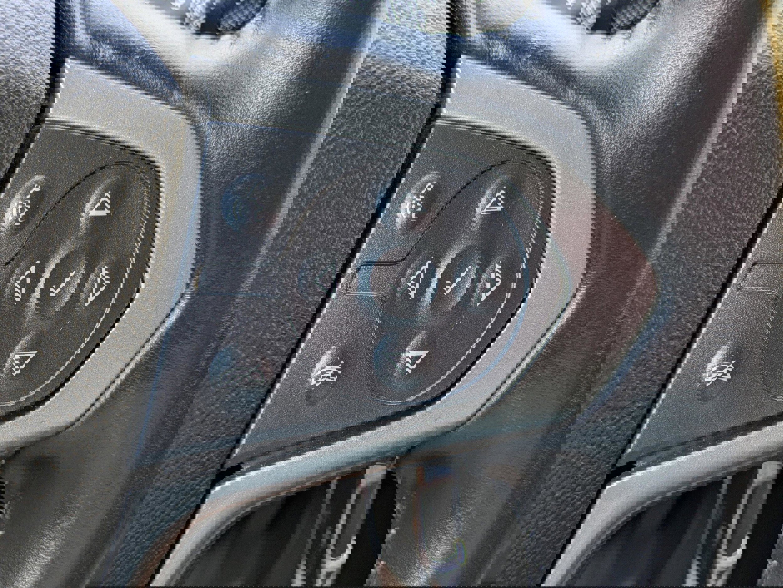 Used 2022 Chevrolet Colorado Z71 w/ Safety Package image 17