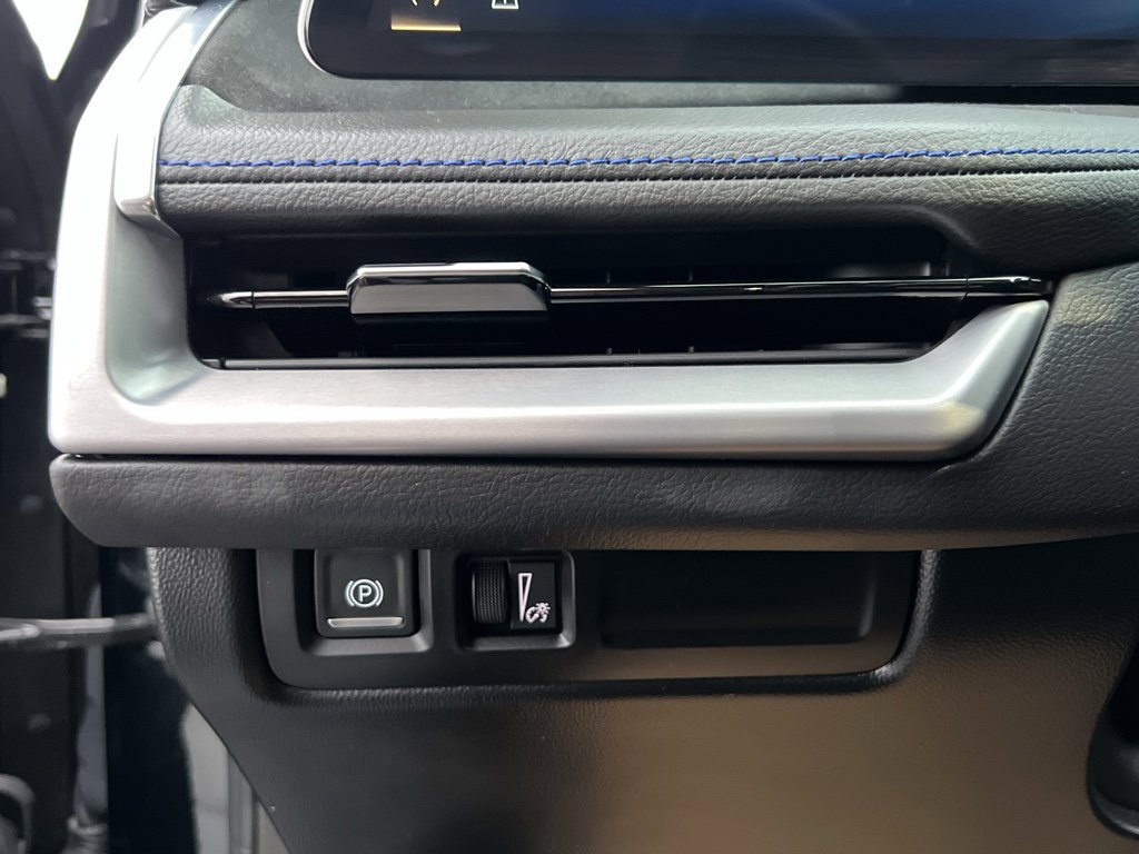 Used 2024 Cadillac XT4 Sport image 15