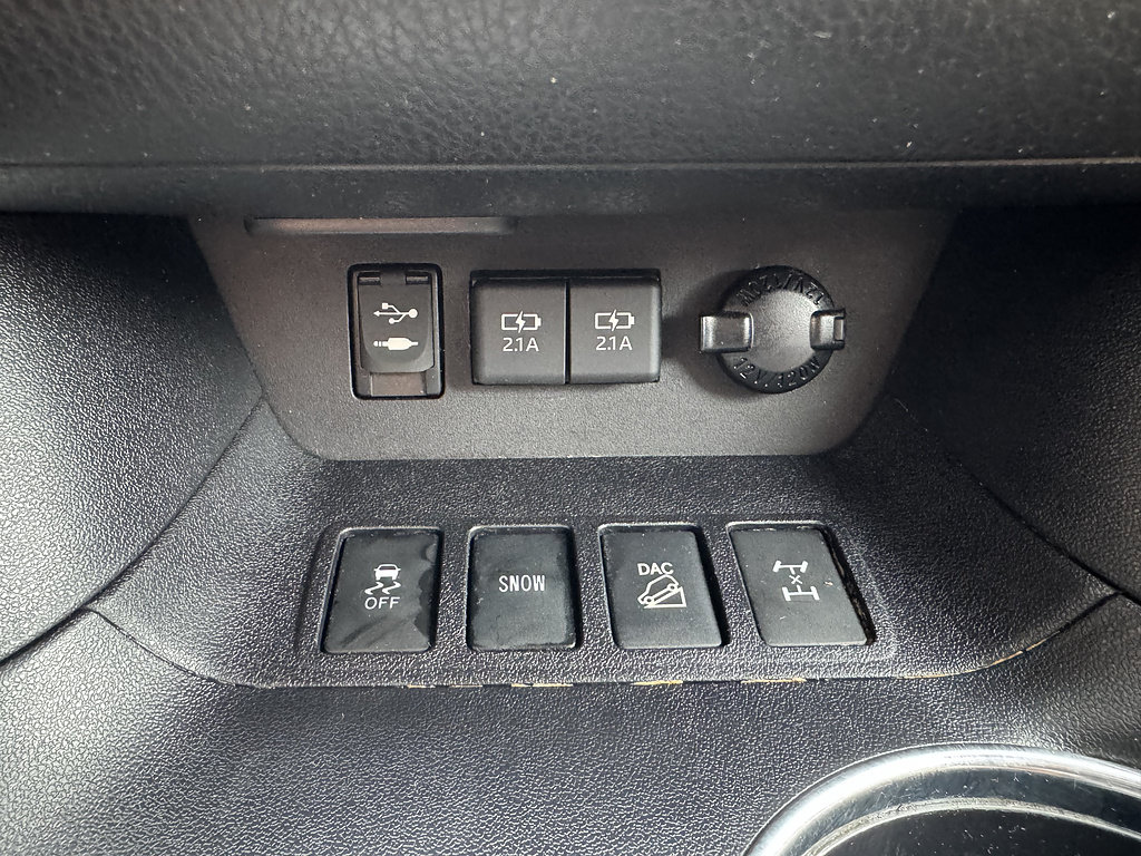 Certified 2019 Toyota Highlander Limited AWD/4WD image 22