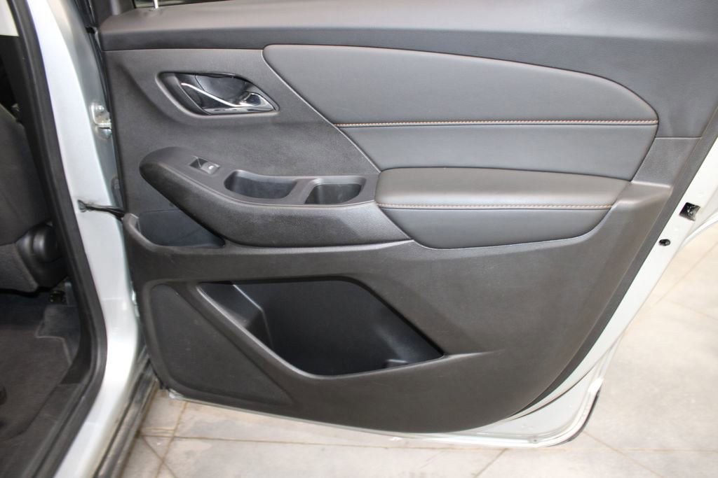 Used 2021 Chevrolet Traverse LT w/ LPO, Cargo Package image 25