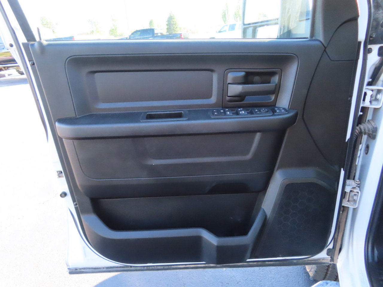 Used 2024 RAM 2500 Tradesman w/ Chrome Appearance Group image 18