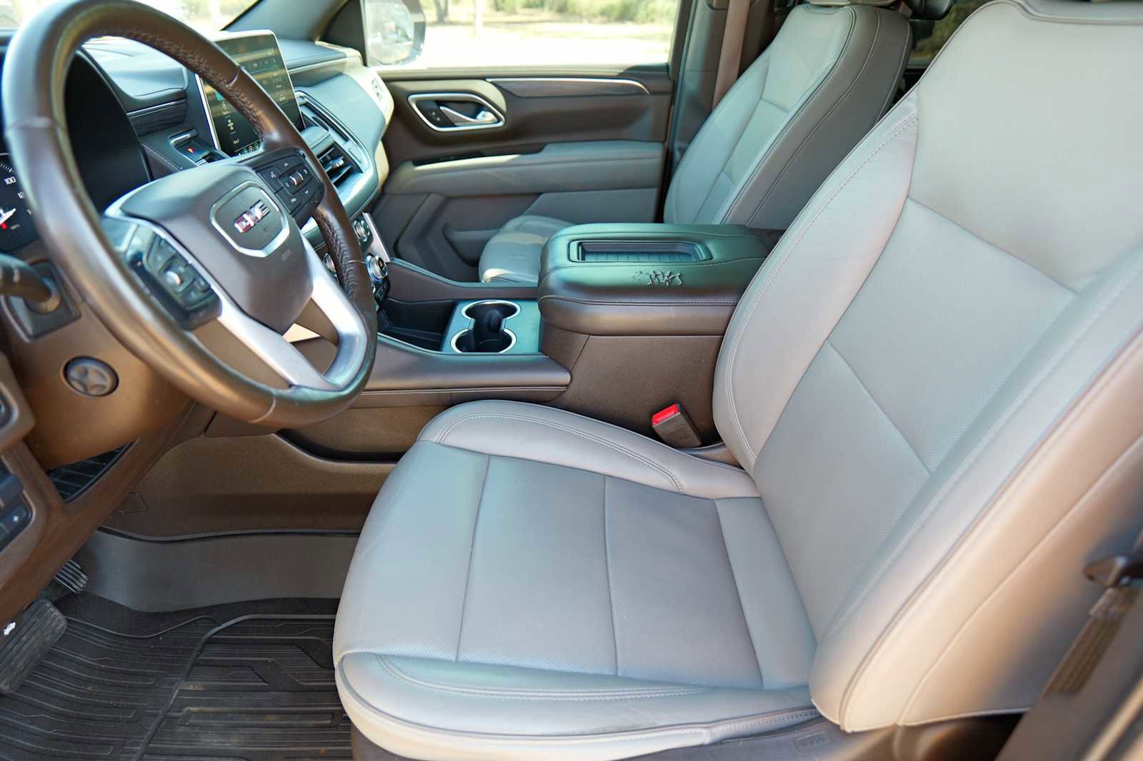 Used 2021 GMC Yukon XL SLT w/ SLT Luxury Plus Package image 10