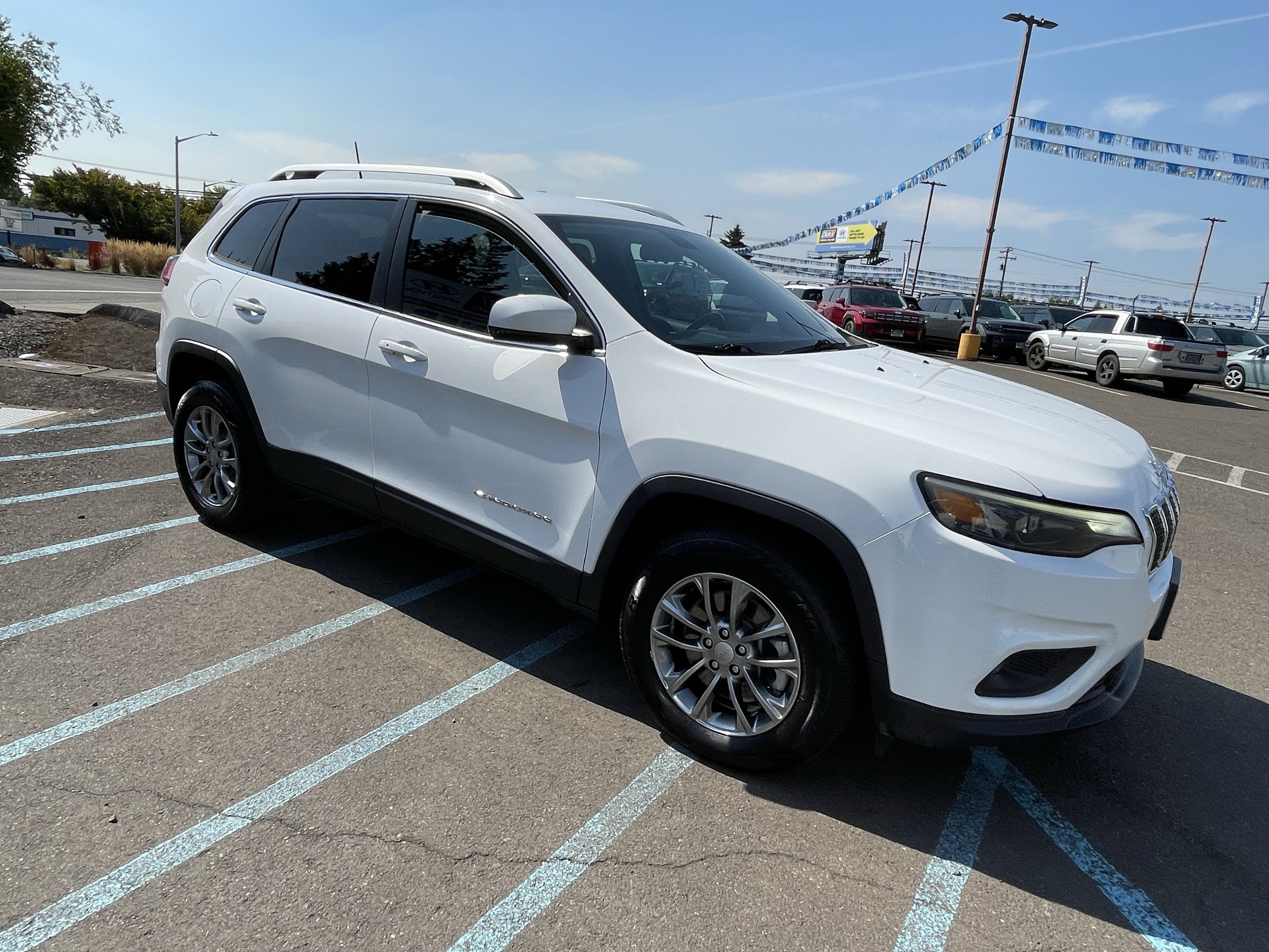 Used 2019 Jeep Cherokee Latitude Plus AWD/4WD image 7