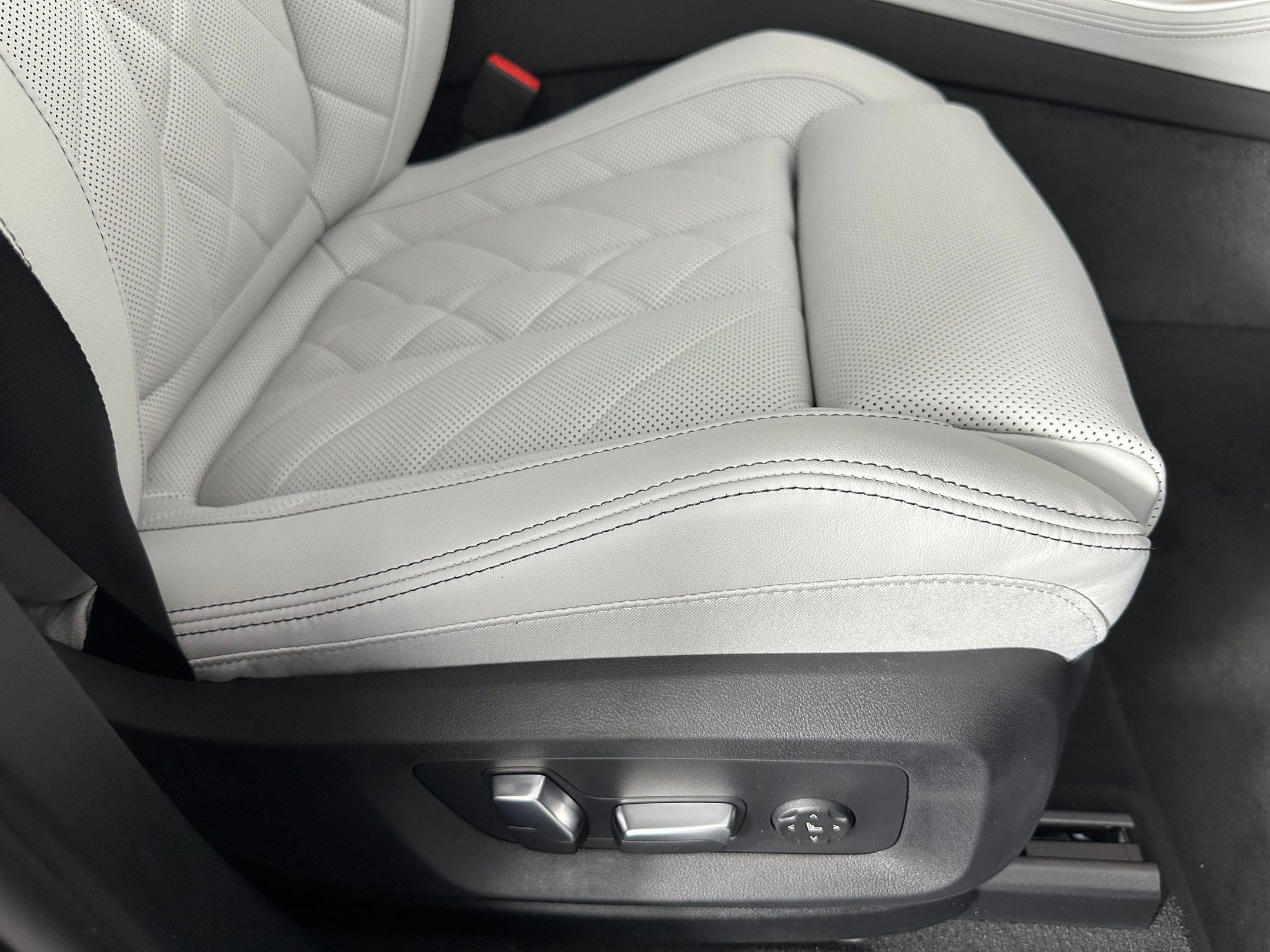 Used 2026 BMW X5 sDrive40i RWD image 32
