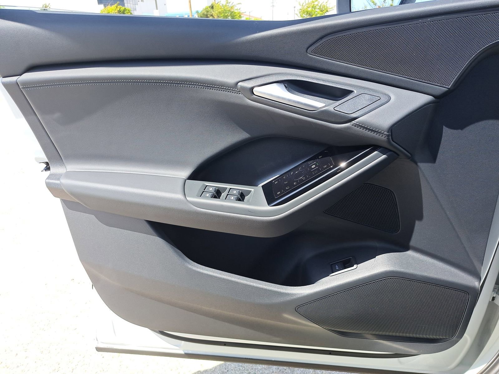 New 2025 Audi Q6 e-tron Premium image 22