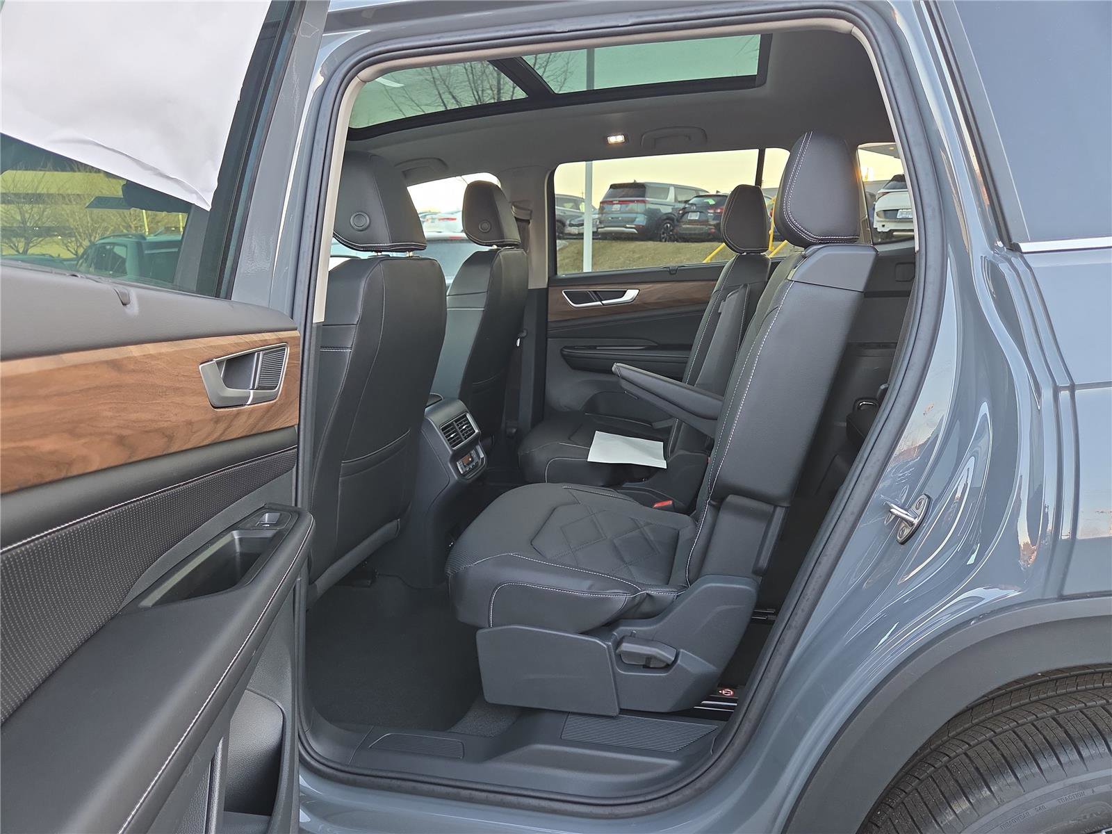 New 2026 Volkswagen Atlas SE image 24