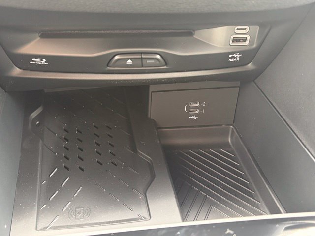 New 2026 Chrysler Pacifica Limited w/ Uconnect Theater Family Group FWD image 23