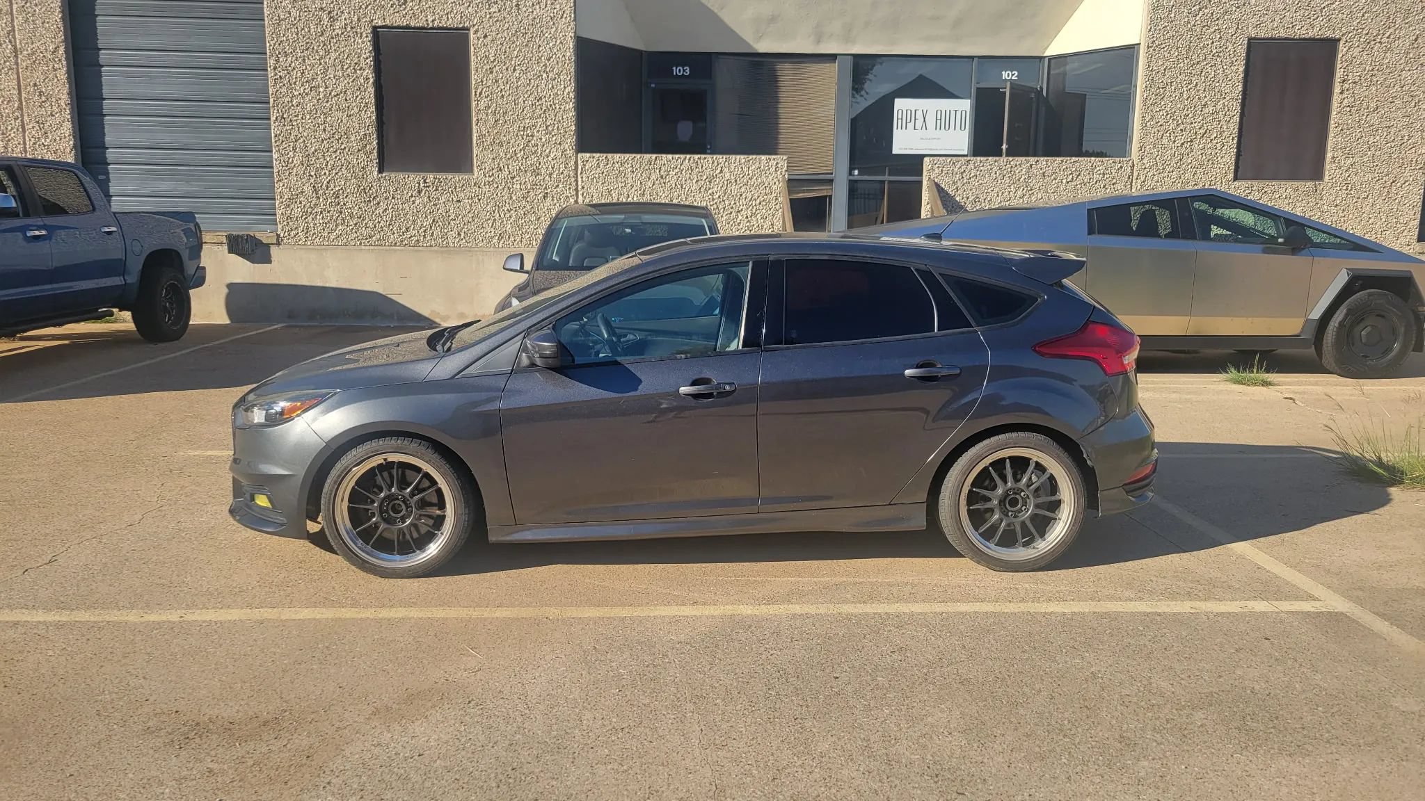 Used 2018 Ford Focus ST w/ Equipment Group 401A FWD image 3