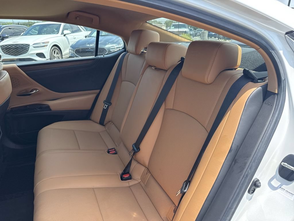 Used 2025 Lexus ES 300h w/ Premium Package FWD image 29