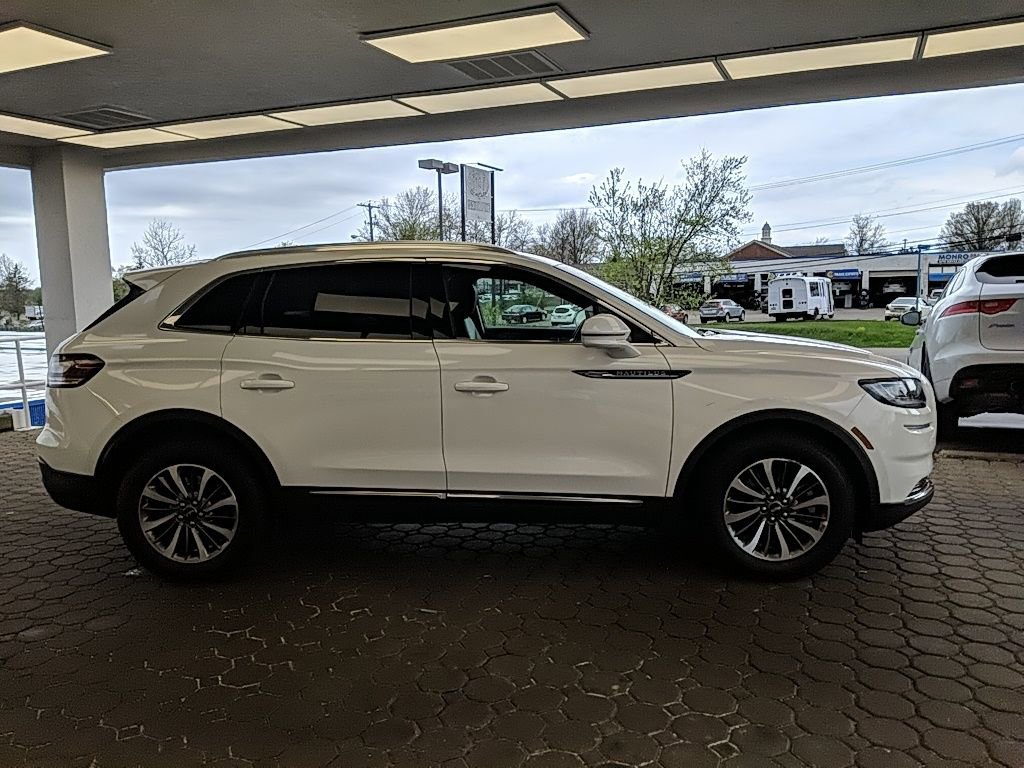 Certified 2023 Lincoln Nautilus AWD w/ Premium Package image 4