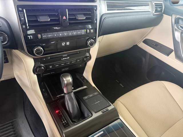 Used 2022 Lexus GX 460 Premium w/ Accessory Package AWD/4WD image 10