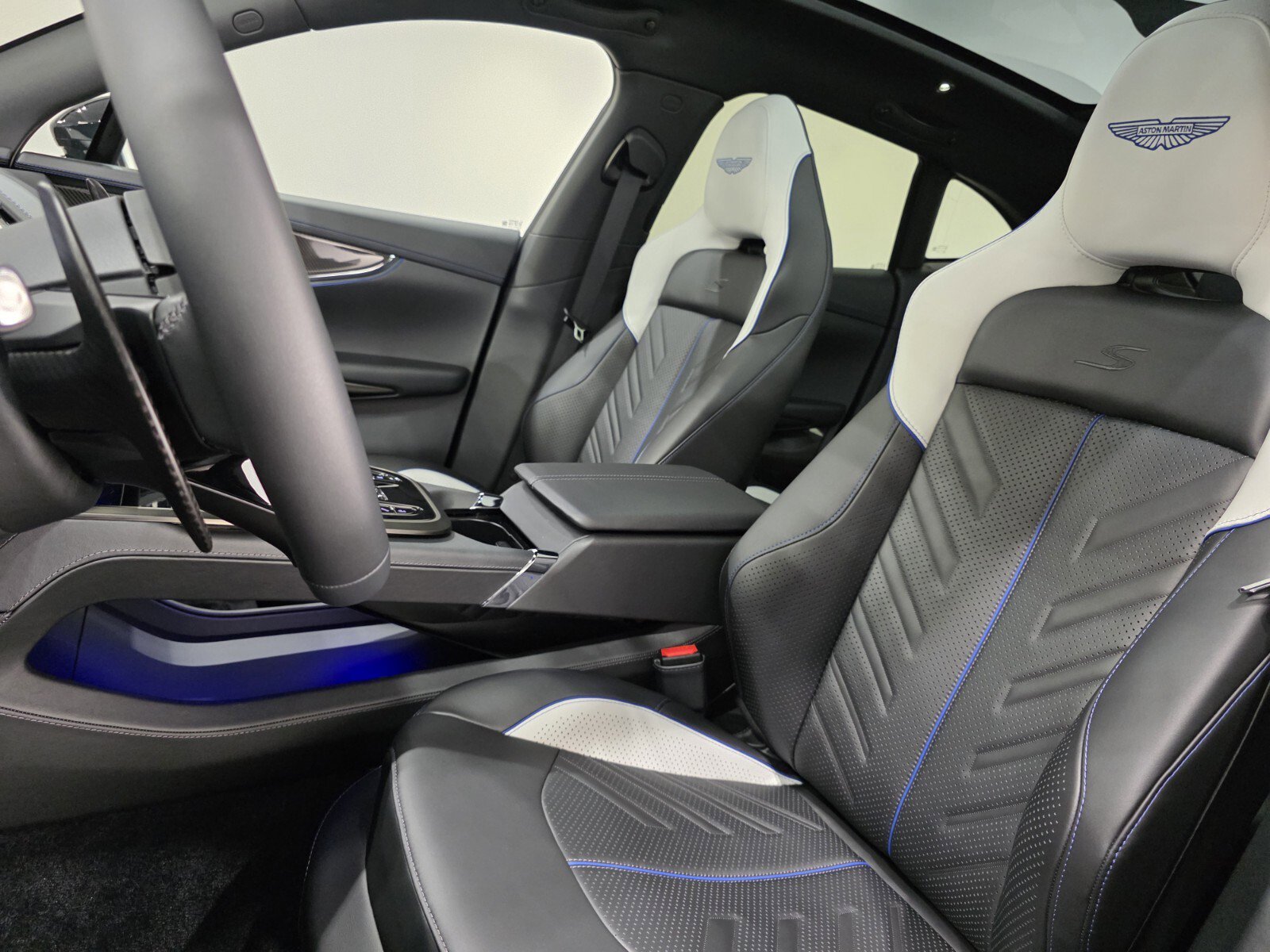 New 2026 Aston Martin DBX S image 12