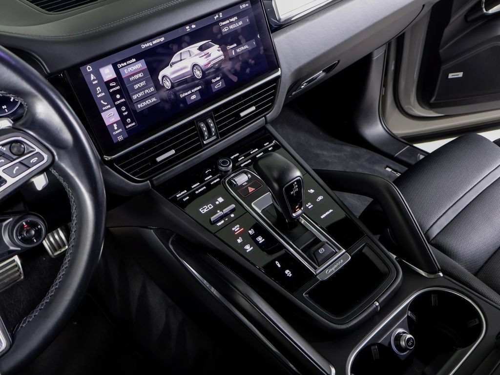 Certified 2020 Porsche Cayenne Turbo S AWD/4WD image 20
