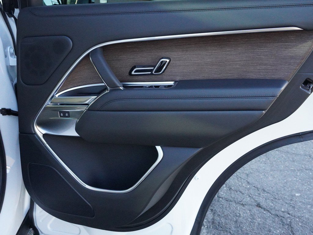 Used 2025 Land Rover Range Rover SE image 26