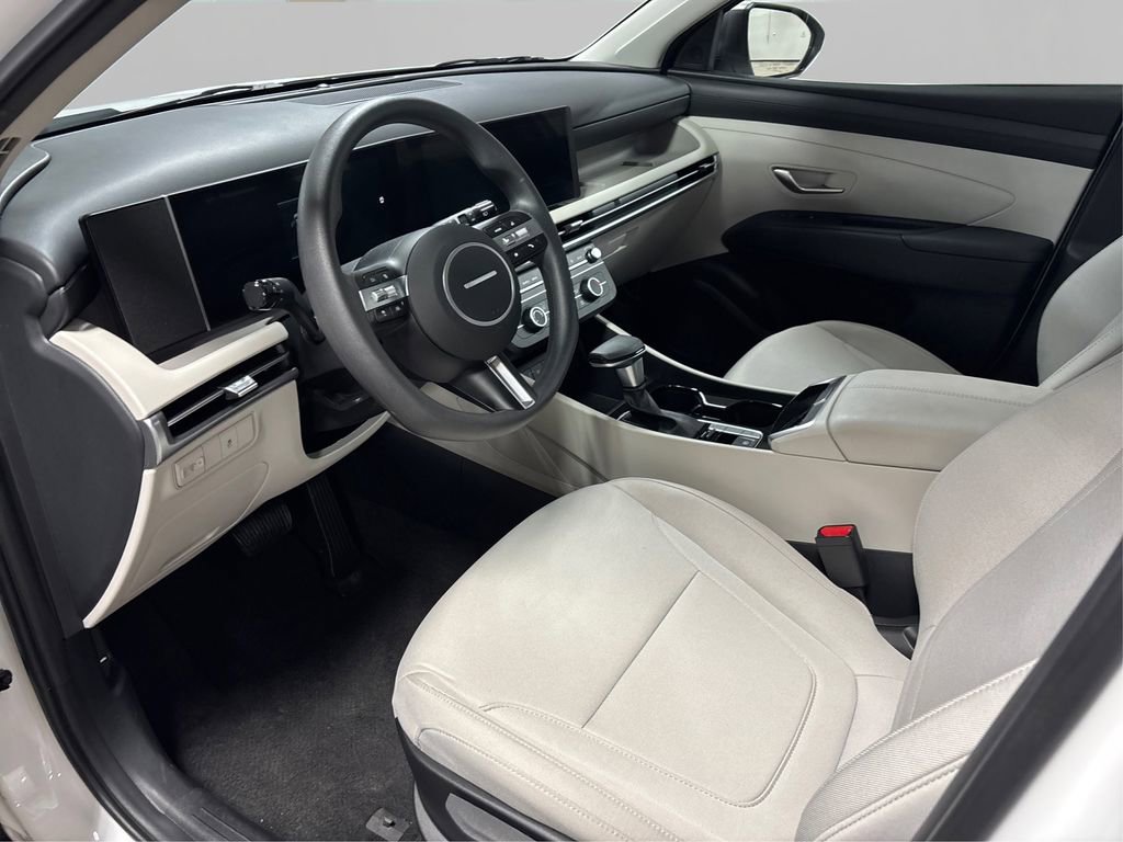 Certified 2025 Hyundai Tucson SE image 9
