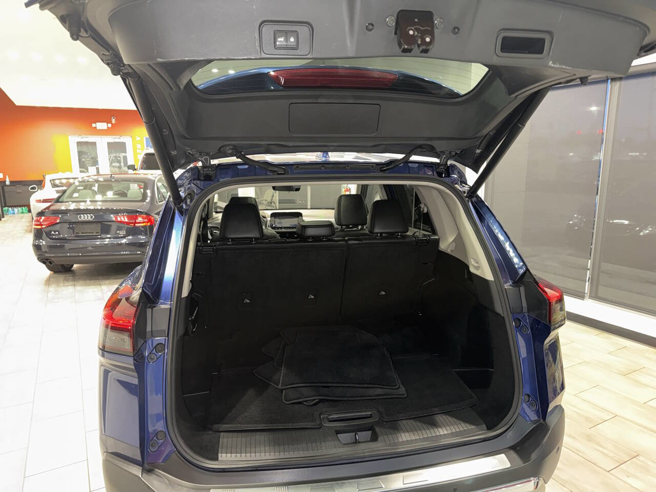 Used 2022 Nissan Rogue Platinum w/ Head-Up Display Package image 40