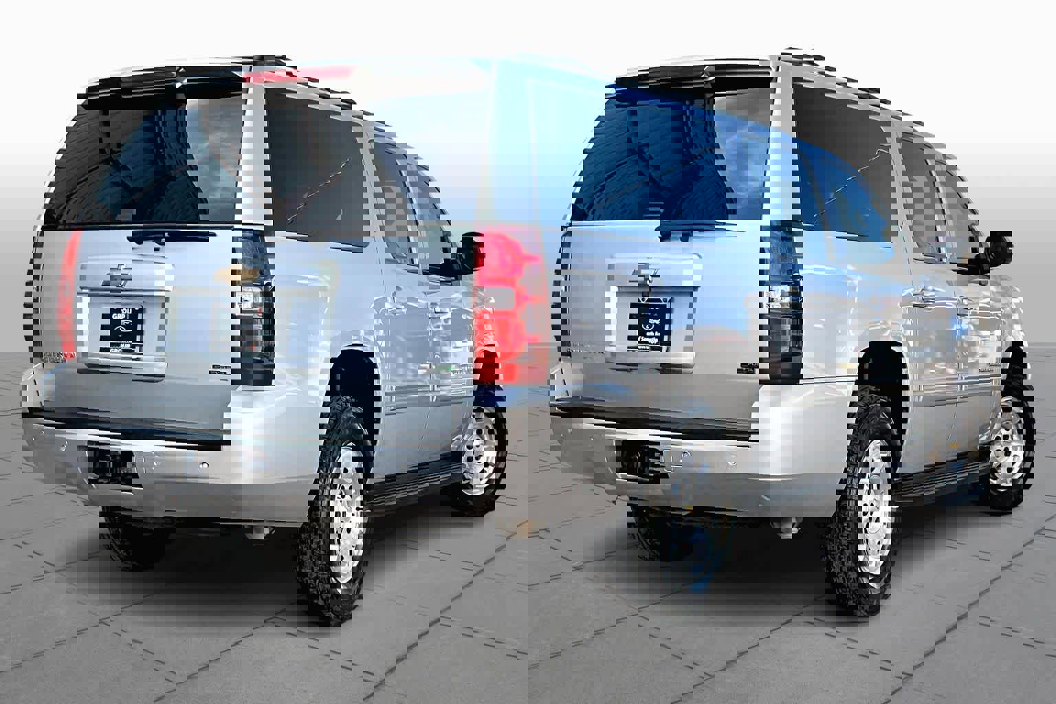 Used 2010 Chevrolet Suburban LT image 12