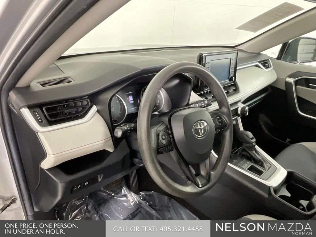 Used 2020 Toyota RAV4 XLE image 31
